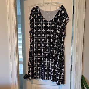 Chic Black and White Geometric Dress